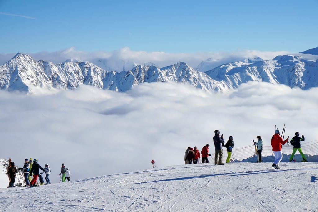 冬休み　リゾートバイト　スキー場　滑り放題　稼げる　お金　貯まる